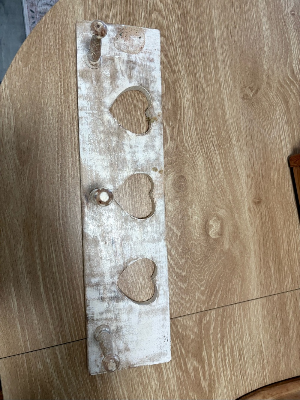 Rustic White Heart Peg Wall Rack - Unbranded